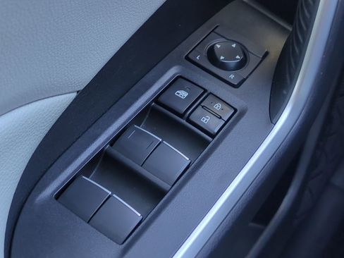 Used 2021 Toyota RAV4 XLE Premium image 22