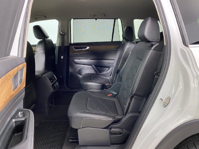 Used 2024 Volkswagen Atlas SE w/ Black Wheel Package AWD/4WD image 13