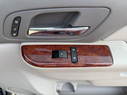 Used 2011 Chevrolet Avalanche LTZ image 32