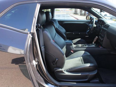 Used 2009 Dodge Challenger SRT8 RWD image 12