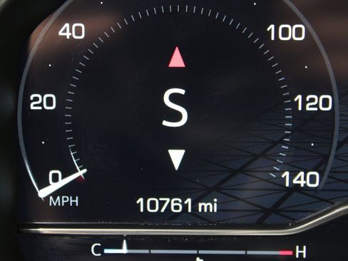 Used 2024 GMC Sierra 1500 AT4 image 12