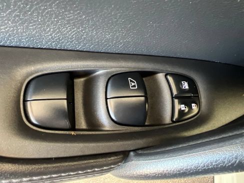 Used 2022 Nissan Rogue Sport SV AWD/4WD image 50