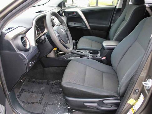 Used 2015 Toyota RAV4 LE FWD image 9