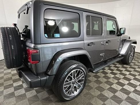Used 2023 Jeep Wrangler Unlimited Sahara w/ Cold Weather Group AWD/4WD image 2