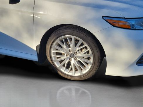 Used 2018 Toyota Camry XLE image 11