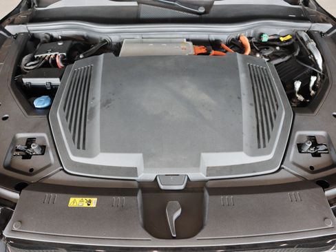 Used 2022 Audi e-tron Premium w/ Convenience Plus Package image 3