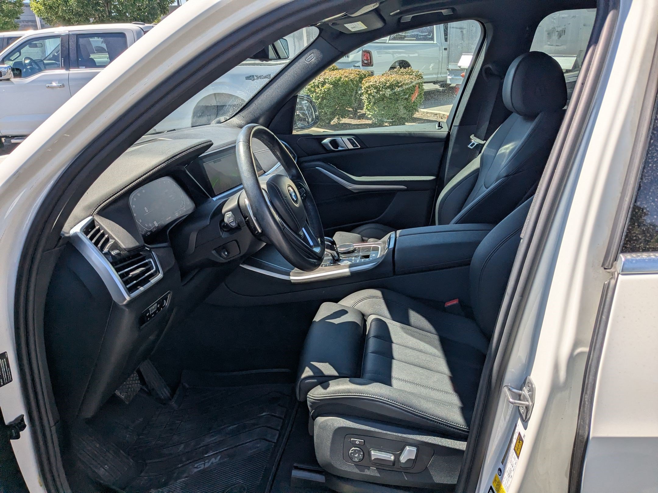 Used 2022 BMW X5 xDrive40i w/ Parking Assistance Package AWD/4WD image 26