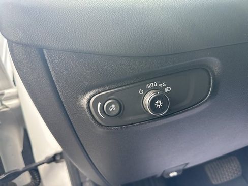 Used 2019 Chevrolet Equinox LT w/ Driver Convenience Package image 15