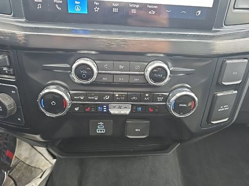 Used 2024 Ford F250 Lariat w/ Sport Appearance Package AWD/4WD image 23