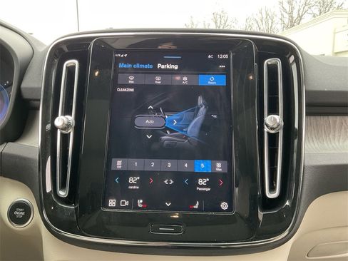 Used 2024 Volvo XC40 B5 Plus w/ Protection Package Premier image 24