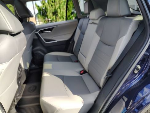 Used 2022 Toyota RAV4 XLE Premium AWD/4WD image 21