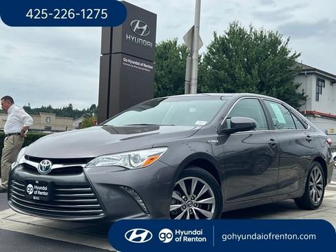 Used 2017 Toyota Camry XLE FWD image 1