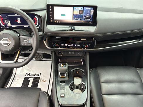 Used 2024 Nissan Rogue SL w/ SL Premium Package FWD image 23