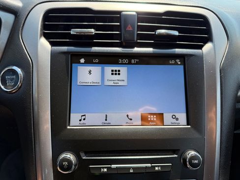 Used 2017 Ford Fusion SE w/ Fusion SE Technology Package image 21