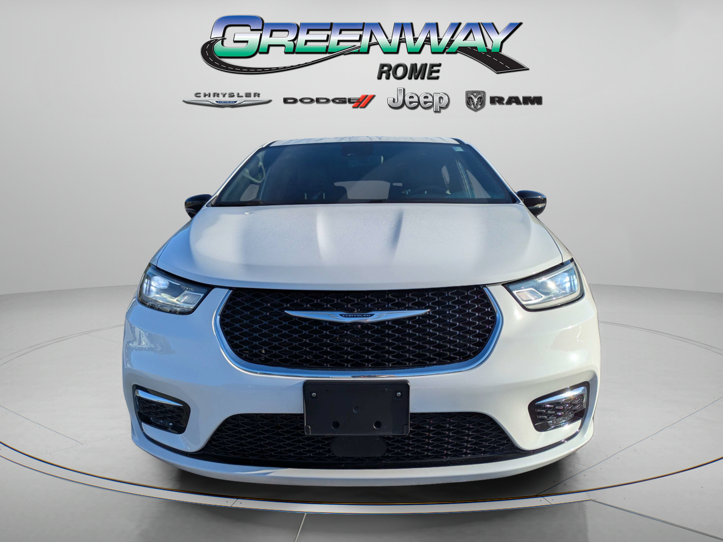 Used 2025 Chrysler Pacifica Select FWD image 3