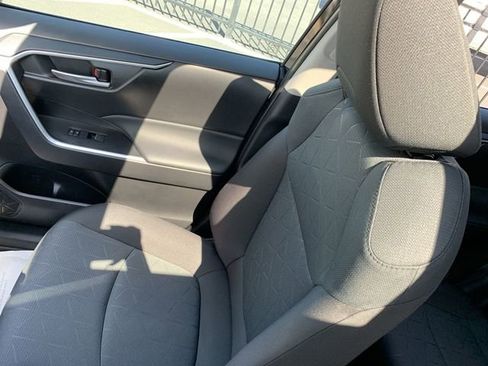 Used 2025 Toyota RAV4 XLE w/ Convenience Package FWD image 30