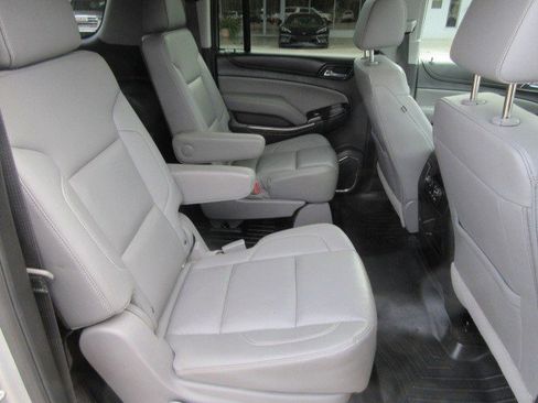 Used 2018 Chevrolet Suburban LT image 10