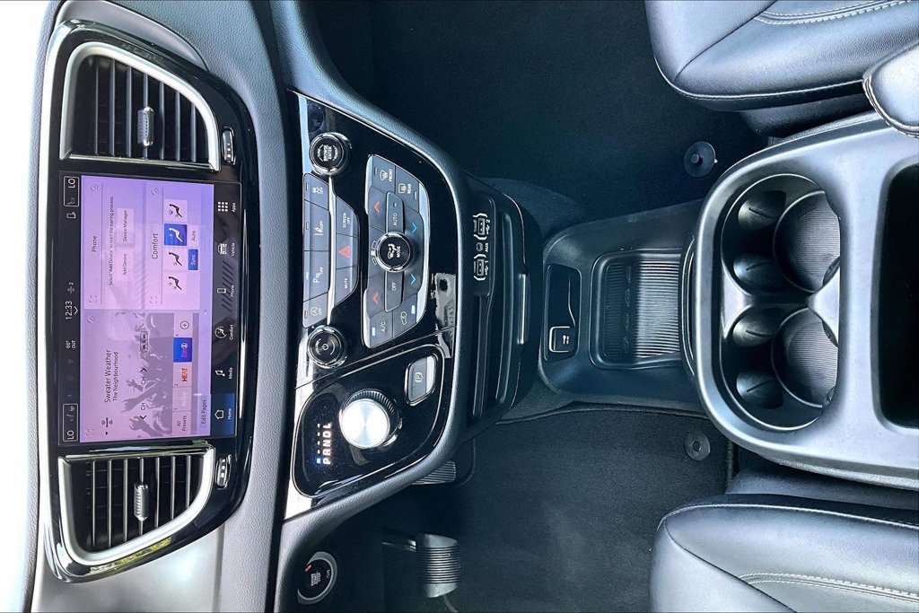 Used 2025 Chrysler Pacifica Select FWD image 30