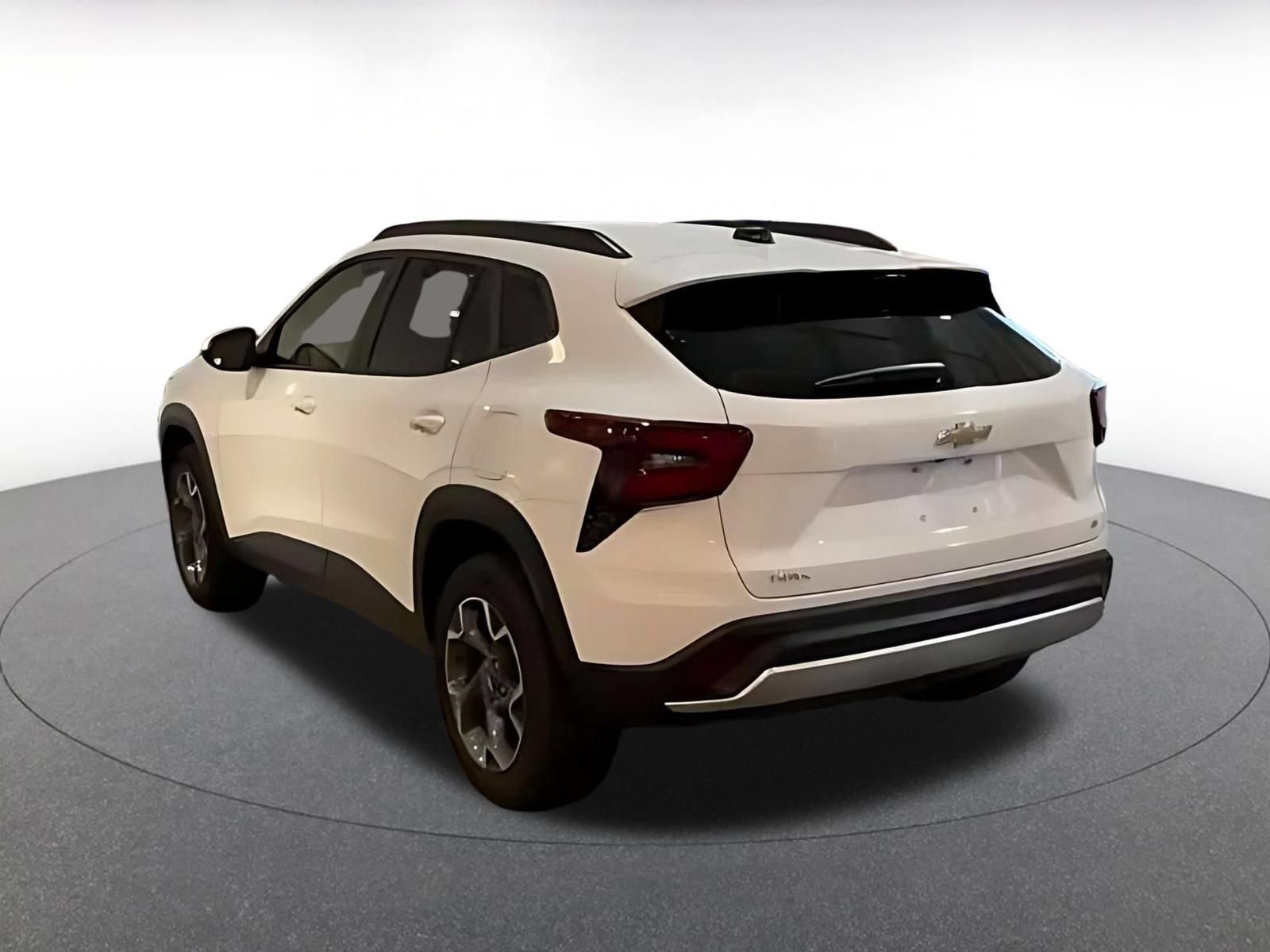 Used 2026 Chevrolet Trax LT FWD image 4