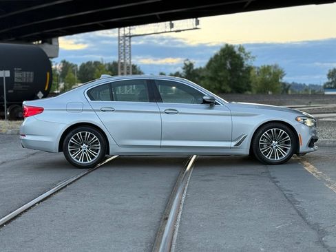Used 2019 BMW 530i w/ Convenience Package RWD image 2