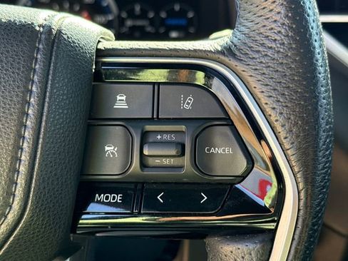 Used 2023 Toyota Sequoia Platinum AWD/4WD image 31