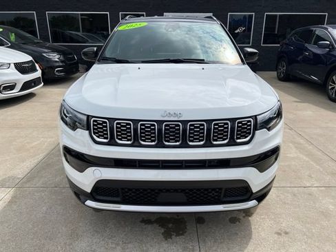Used 2025 Jeep Compass Limited w/ Elite Group AWD/4WD image 2