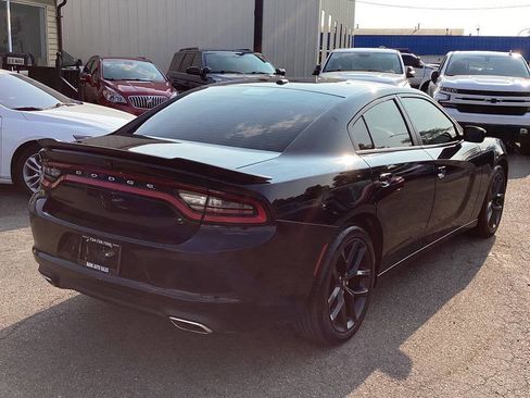 Used 2019 Dodge Charger SXT w/ Blacktop Package image 2