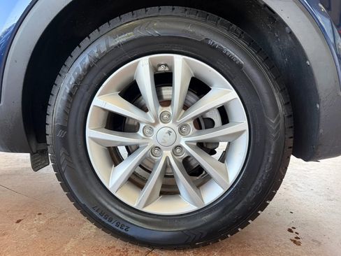 Used 2017 Kia Sorento LX w/ LX Convenience Package image 25