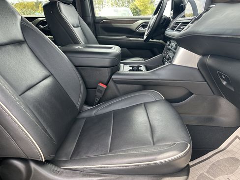 Used 2023 Chevrolet Suburban Premier image 13