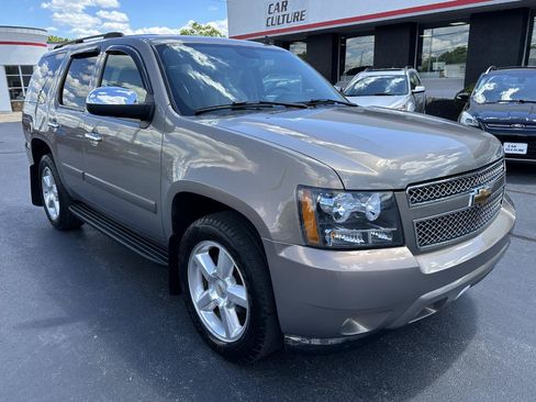 Used 2007 Chevrolet Tahoe LTZ w/ LTZ Preferred Equipment Group AWD/4WD image 2