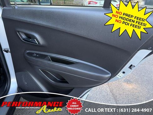 Used 2018 Chevrolet Trax LT w/ LT Convenience Package AWD/4WD image 23