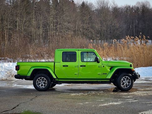 New 2026 Jeep Gladiator Sport AWD/4WD image 3