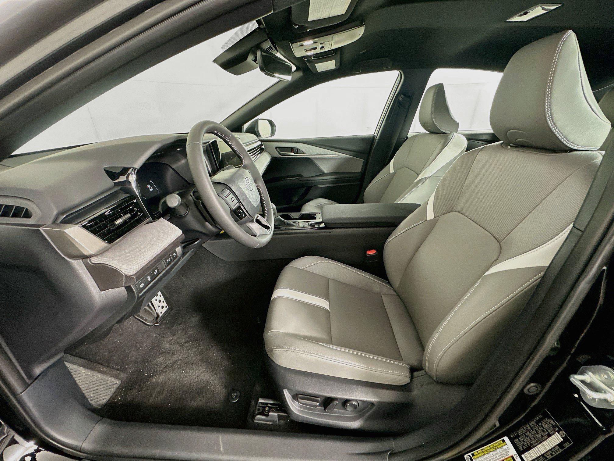 Used 2026 Toyota Camry SE w/ Convenience Package FWD image 13
