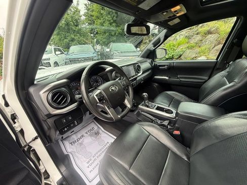 Used 2020 Toyota Tacoma Limited AWD/4WD image 16