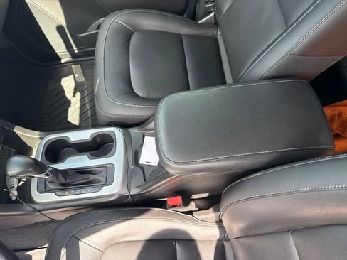 Used 2022 Chevrolet Colorado ZR2 w/ LPO, Power Package AWD/4WD image 13