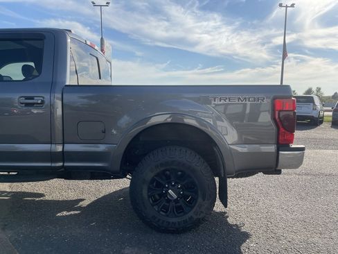 Used 2022 Ford F250 Lariat w/ Tremor Off-Road Package image 9