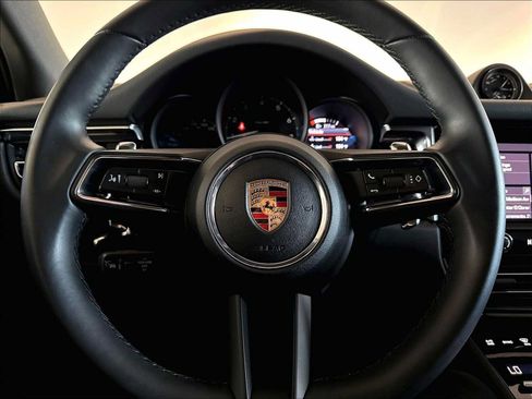 Used 2026 Porsche Macan AWD/4WD image 18
