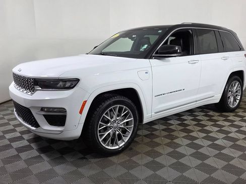 Used 2022 Jeep Grand Cherokee Summit w/ Luxury Tech Group V AWD/4WD image 3