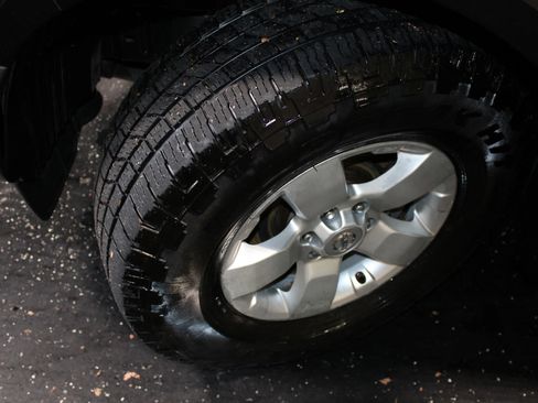 Used 2012 Nissan Frontier SV RWD image 26