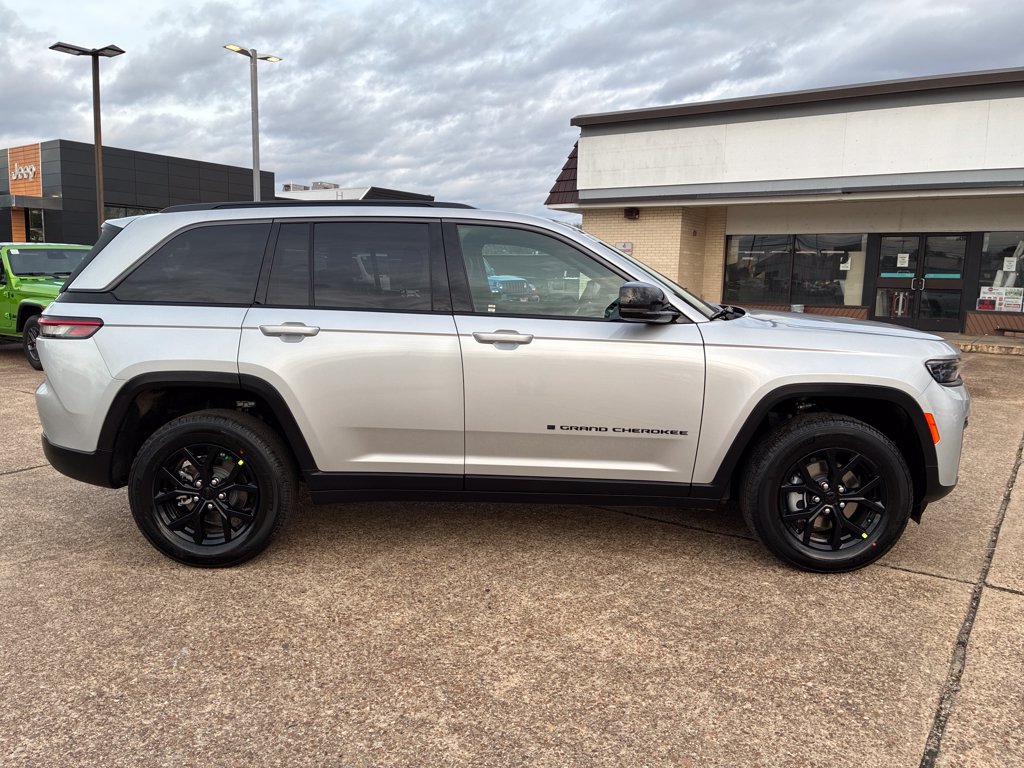 New 2026 Jeep Grand Cherokee Altitude AWD/4WD image 7