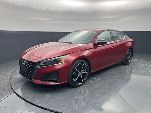 Used 2025 Nissan Altima 2.5 SR image 3