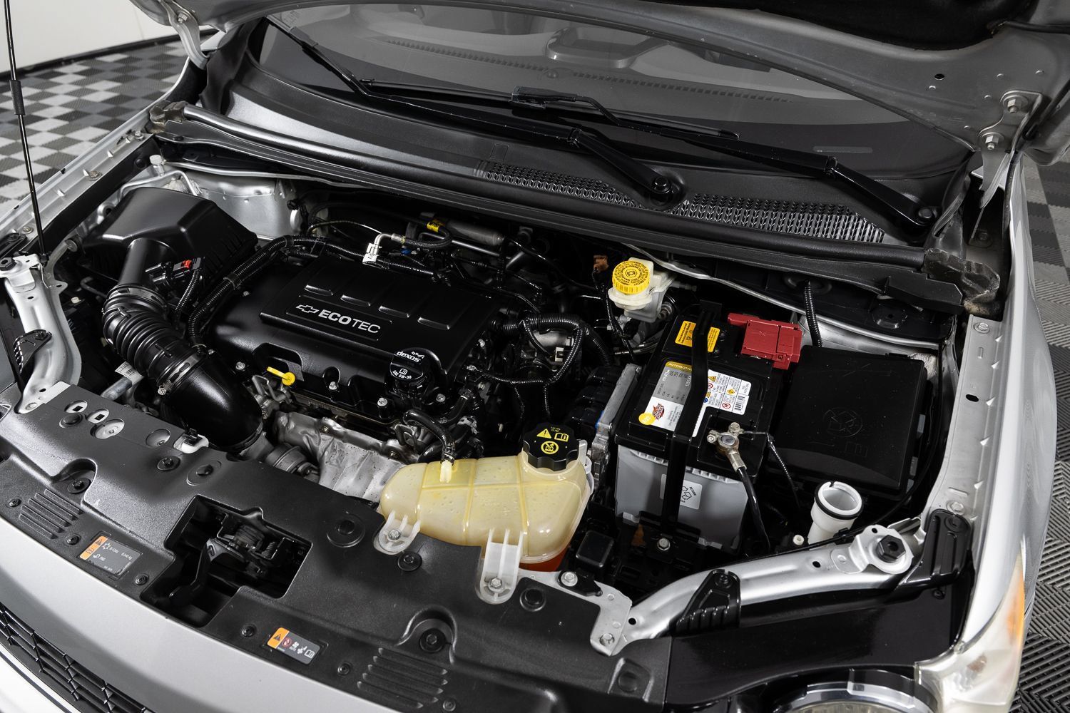 Used 2015 Chevrolet Sonic LTZ FWD image 41