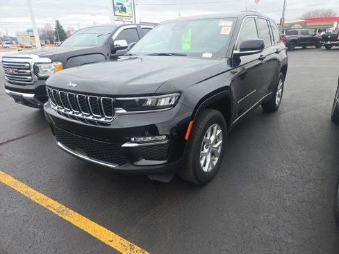 Used 2023 Jeep Grand Cherokee Limited image 3