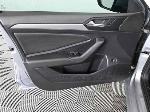 Used 2019 Volkswagen Jetta SE FWD image 18