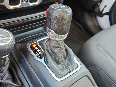 Used 2022 Jeep Wrangler Unlimited Sport image 14