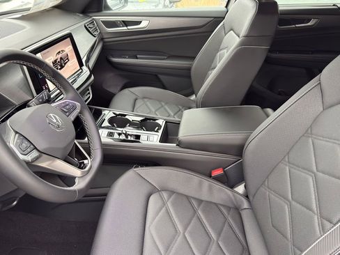 New 2026 Volkswagen Atlas Cross Sport SE FWD image 9
