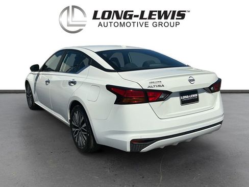 Used 2025 Nissan Altima 2.5 SV FWD image 4