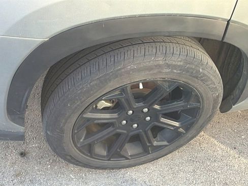 Used 2023 Toyota Highlander LE image 9