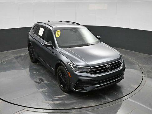 Used 2022 Volkswagen Tiguan SE R-Line image 21
