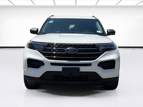 Used 2023 Ford Explorer XLT RWD image 2